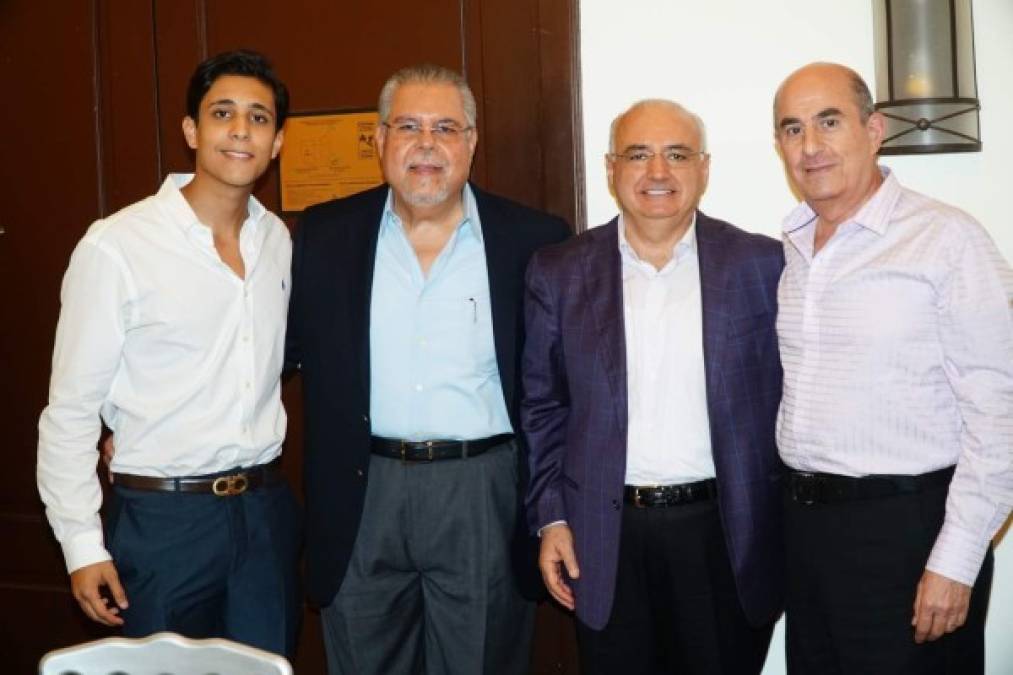 Juan y Francois Boadla con Raymond Maalouf y George Andonie.