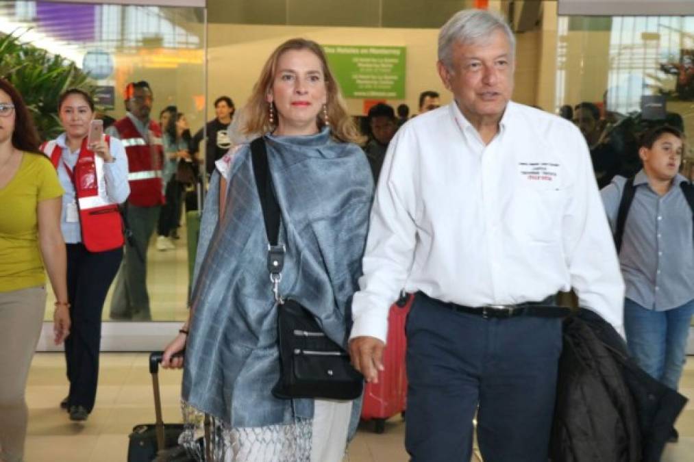 Andrés Manuel López Obrador y Beatriz Gutiérrez Müller tienen un hogar estable y continúan firmes de la mano.