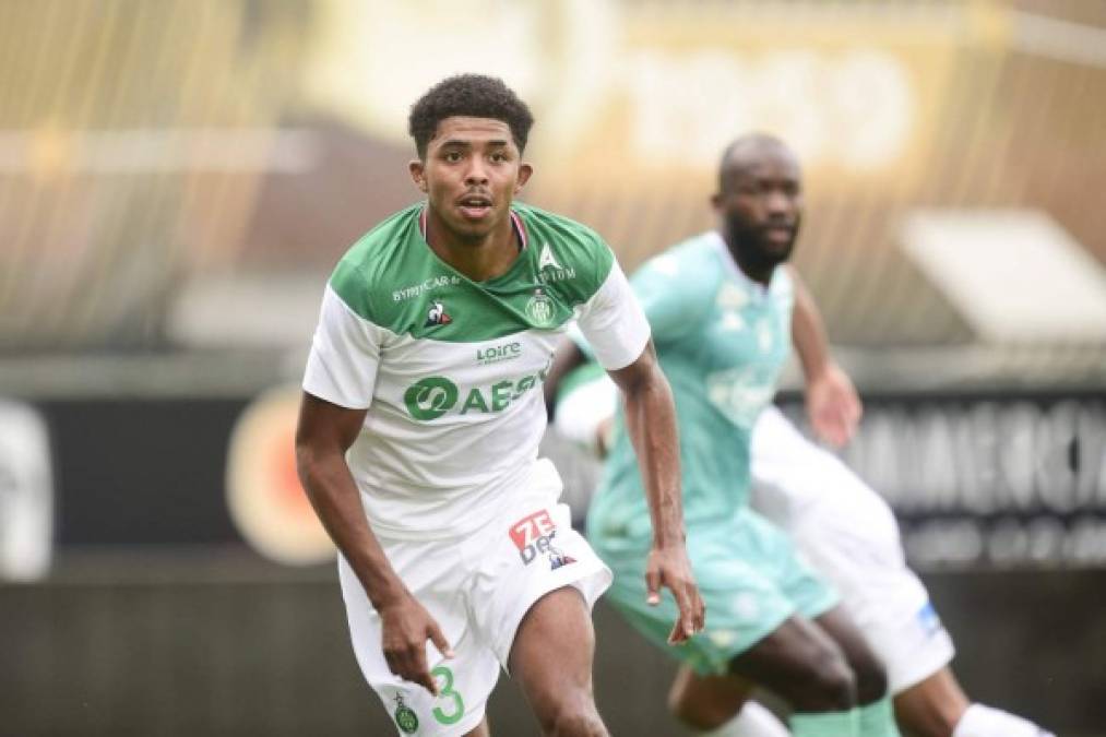 El defensor francés Wesley Fofana quiere dejar el Saint-Étienne y lo dio a conocer en una entrevista con L'Equipe. El jugador quiere incorporarse al Leicester City. Los Fox ofrecen 29 millones de euros y un contrato de 5 años. 'Mi decisión está tomada: acepto la oferta del Leicester. Esta vez, no puedo negarme. De donde yo vengo, los distritos del norte de Marsella y una familia no acomodada, eso no es posible. Sería una locura decirle que no al Leicester. Este contrato puede cambiar mi vida. Tengo que proteger a mi familia manteniéndola a salvo. Combinando el aspecto deportivo y financiero, tengo que decir que sí ', comentó.