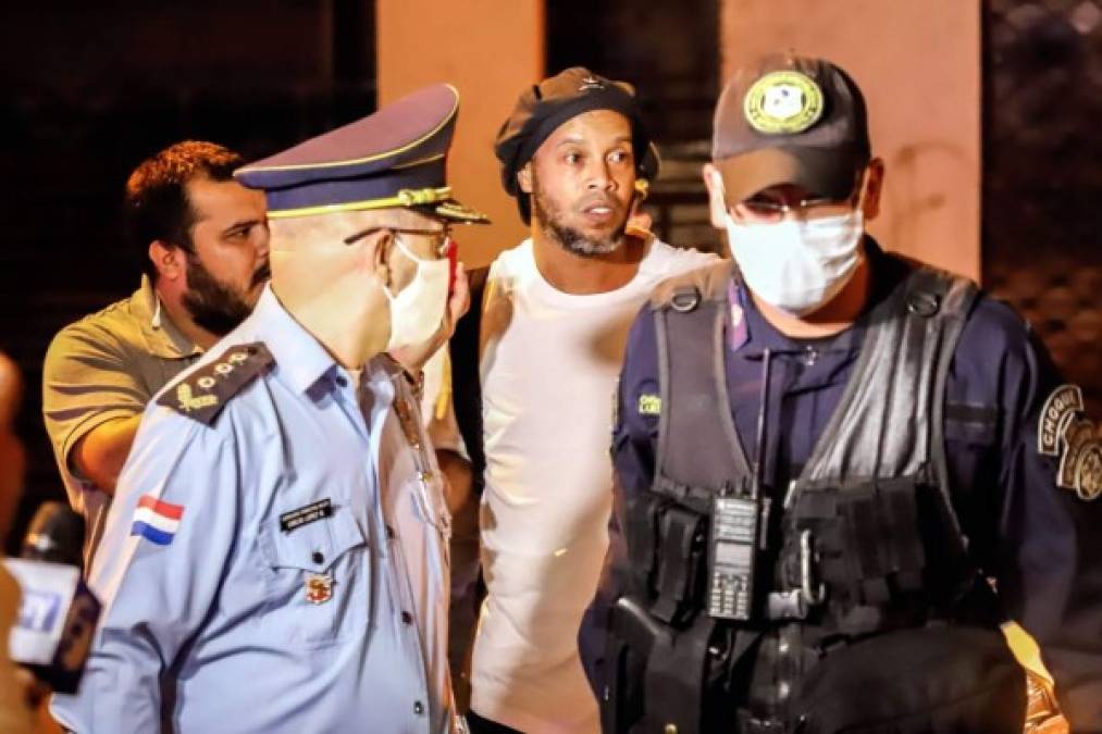 El arresto domiciliario de Ronaldinho fue resuelto unas horas antes por un juez de garantías en una audiencia de revisión de medidas y después de pagar una millonada.