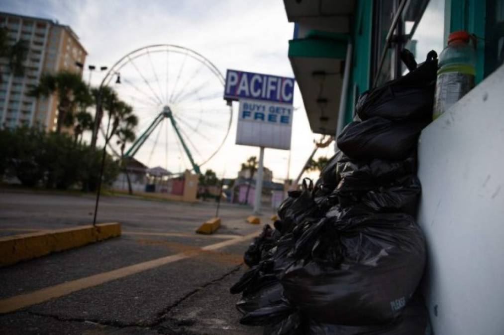 El Centro Nacional de Huracanes prevé que el ciclón será 'muy peligroso' cuando se acerque a la costa el jueves y el viernes y alertó sobre el peligro de inundaciones.