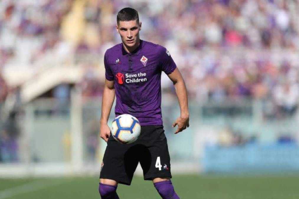 El Inter de Milán, según Calciomercato, estaría interesado en el defensa de la Fiorentina, Nikola Milenkovic. Es un central joven de 22 años, 1,95 de altura y que ha disputado esta temporada 35 encuentros y ha marcado cinco goles con el equipo italiano en la Serie A.<br/><br/>40 millones de euros es la cifra que podría ofrecer el club nerazzurri por el defensa que busca apuntalar la zaga con refuerzos de cara a futuro.