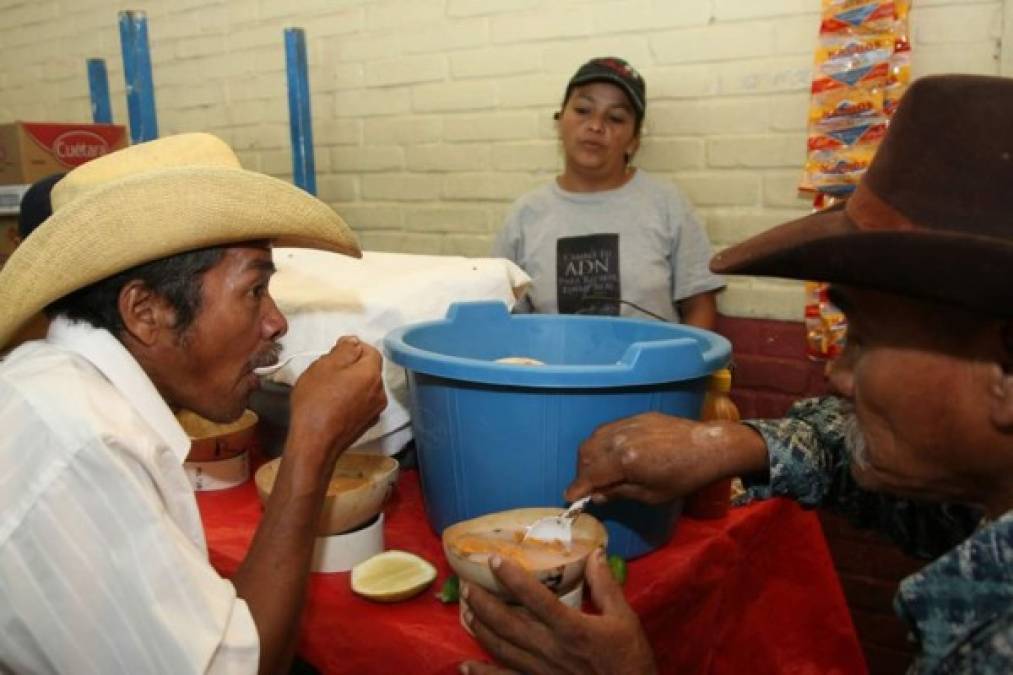 Hondureños y extranjeros se fascinan con la gastronomía que ofrece en Copán.