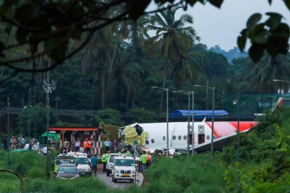 Entre los fallecidos se encontraban los dos pilotos del avión y cuatro niños.<br/>