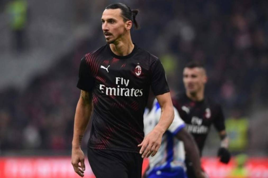 Zlatan Ibrahimovic: El delantero sueco se pronunció sobre su futuro luego de que se finaliza su contrato con el AC Milan: 'Seguiré jugando solo si puedo obtener resultados. No soy una mascota. ¿El año que viene? Veamos, todavía tengo tres semanas de contrato. Nadie comenzó a hablar sobre el futuro, ni por mi parte ni desde Milán. Aquí no se sabe nada sobre el futuro ahora', dijo.