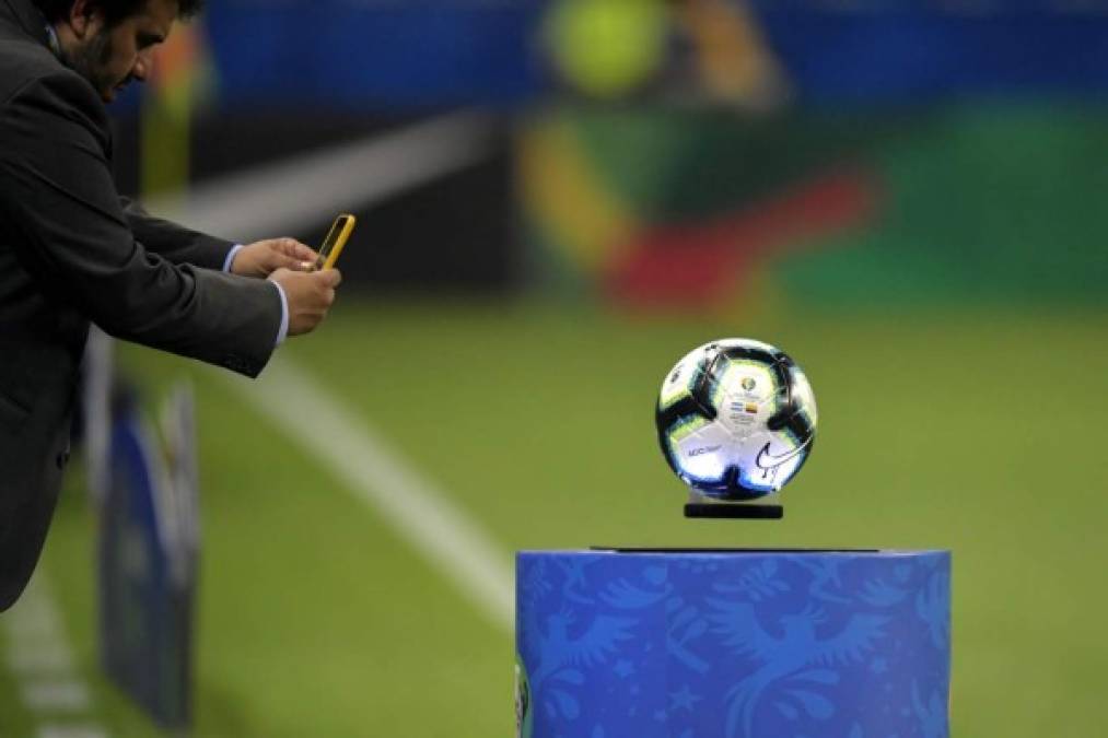 El balón oficial de la Copa América llamó mucho la atención.