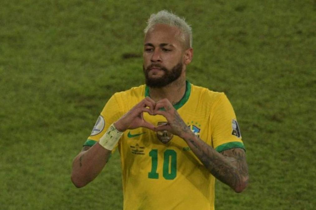 Neymar ha celebrado sus goles en la presente Copa América de una forma cariñosa y los medios internacionales han revelado la identidad de la chica a la que le ha dedicado sus anotaciones. Foto AFP.