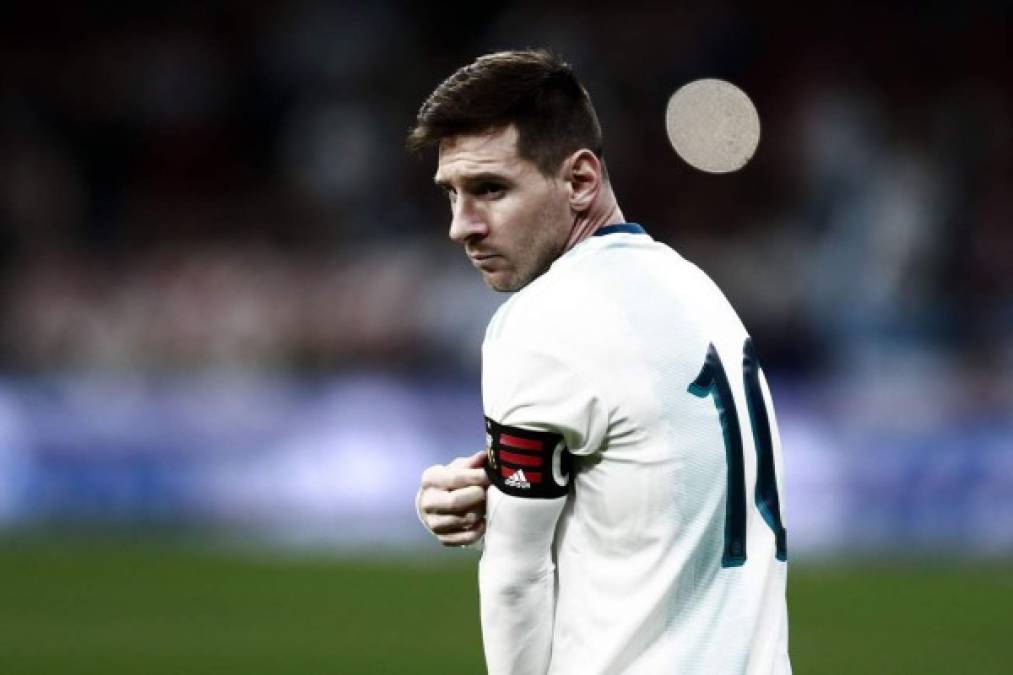 Lionel Messi saltó a la cancha del Wanda Metropolitano con semblante serio.