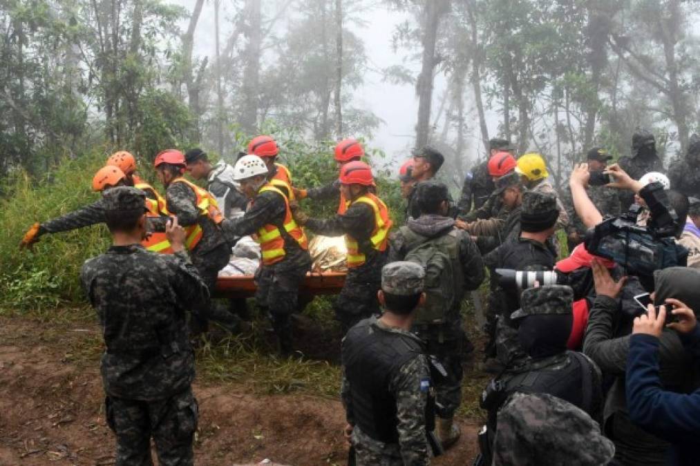 Villanueva indicó que desde las 5:00 de la mañana los peritos llegaron al lugar donde se estrelló la aeronave, en la montaña de Yerba Buena, cercana al municipio de Lepaterique, en la región central del país centroamericano, a unos 40 kilómetros de Tegucigalpa.