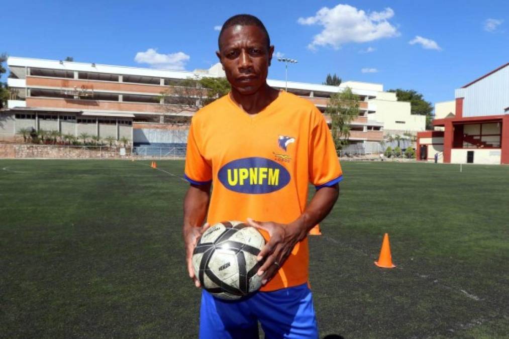 Carlos PÃ©rez Ex jugador de Liga Nacional jugador actual de la UPNFM