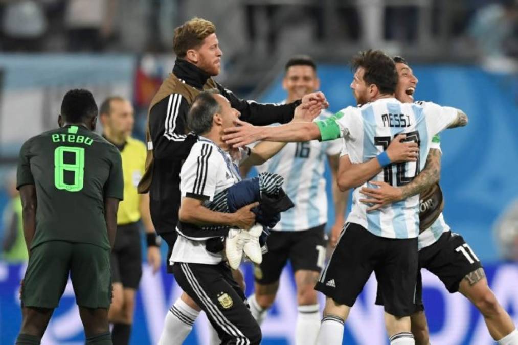 La eufórica celebración de los argentinos al final del partido. Foto AFP