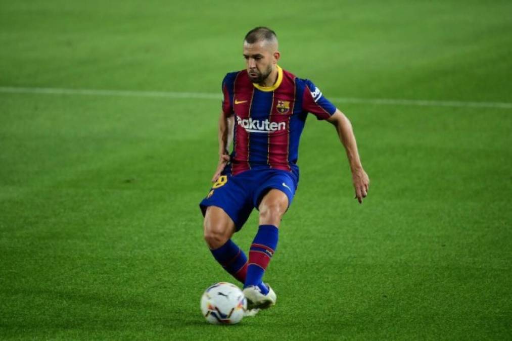 Jordi Alba ha dejado muy claro, en unas declaraciones a TVE, cuál es su prioridad respecto a su futuro: “Me quedan tres años de contrato y me siento capacitado para cumplirlos. La decisión del club ahí está, pero mi intención es quedarme en el Barcelona de por vida”. Foto AFP.