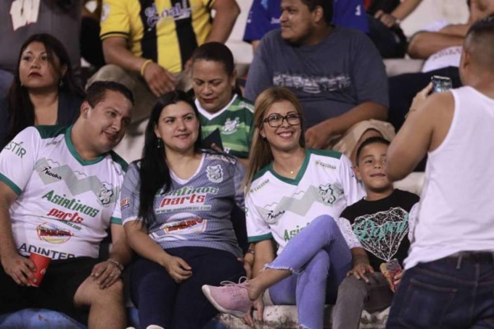 Los aficionados del Platense se han hecho presente al estadio Olímpico de San Pedro Sula.