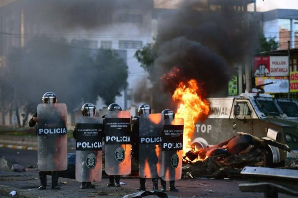 Los enfrentamientos, que tuvieron lugar en medio de la crisis tras la renuncia de Evo Morales a la Presidencia, se registraron durante un operativo de las fuerzas de seguridad para facilitar la salida de camiones cisterna para abastecer de combustible a la vecina ciudad de La Paz, según la Defensoría del Pueblo de Bolivia.