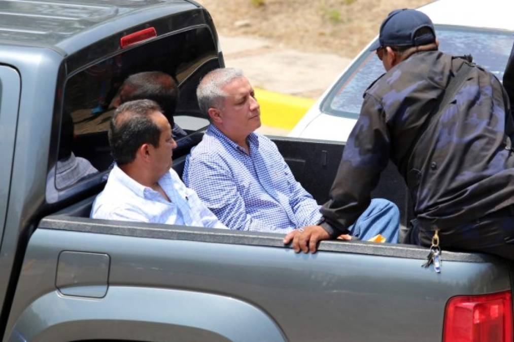 En la paila de un pick up llegó Mario Zelaya, exdirector del Instituto Hondureño de Seguridad Social (IHSS), a los Tribunales de Sentencia en Tegucigalpa.
