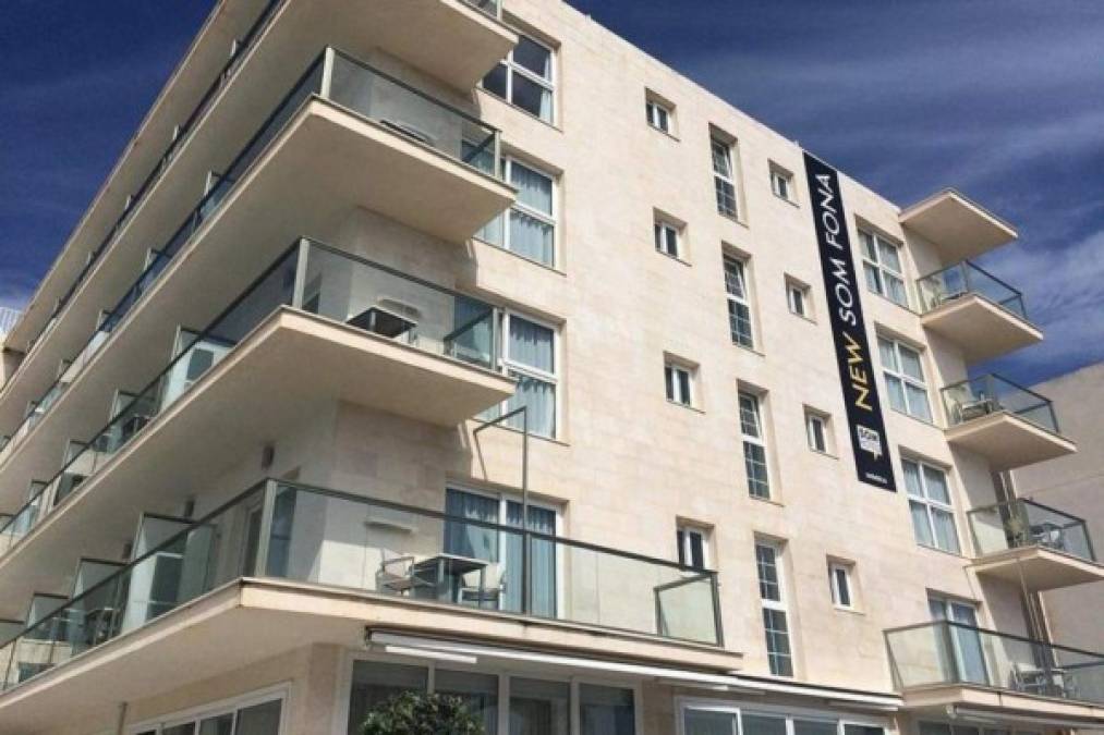 Messi compró el hotel Sea Sun Fona de s’Illot (levante de Mallorca), que ha realizado a través de su sociedad patrimonial Explotaciones Rosotel. Es una empresa que posee junto a su hermano, Rodrigo, con el que comparte varios negocios en común.