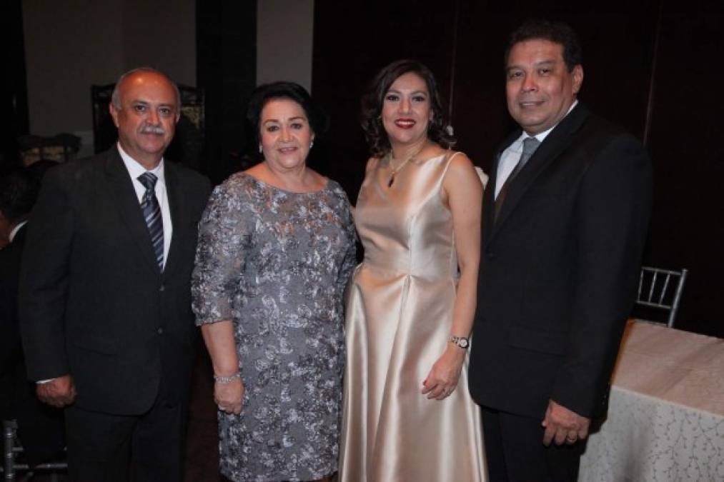 Renato Larios, Sandra Blanco, Geraldina y Sergio Pineda.