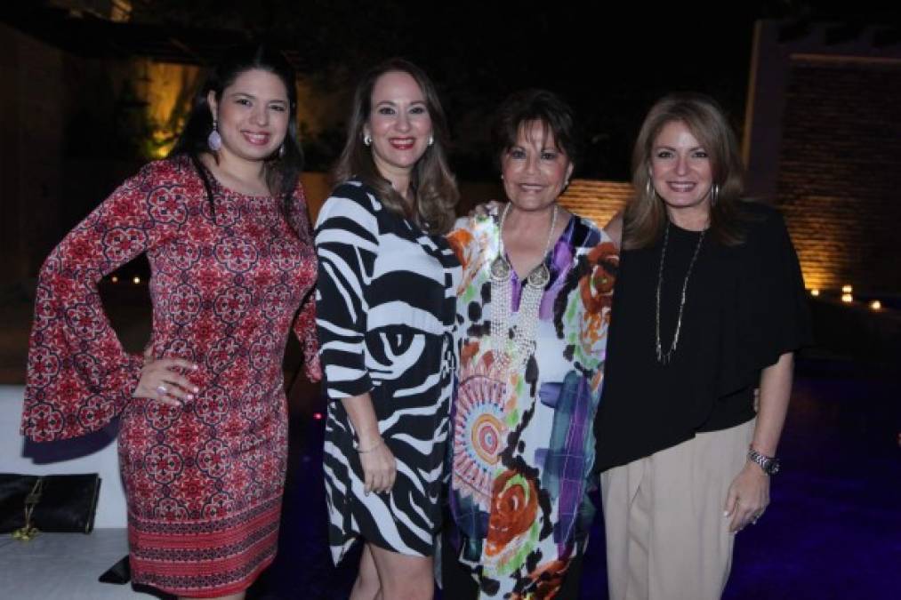 Diana Quintana, Stephanie Marinakys, la cumpleañera y Sandy Obiols.