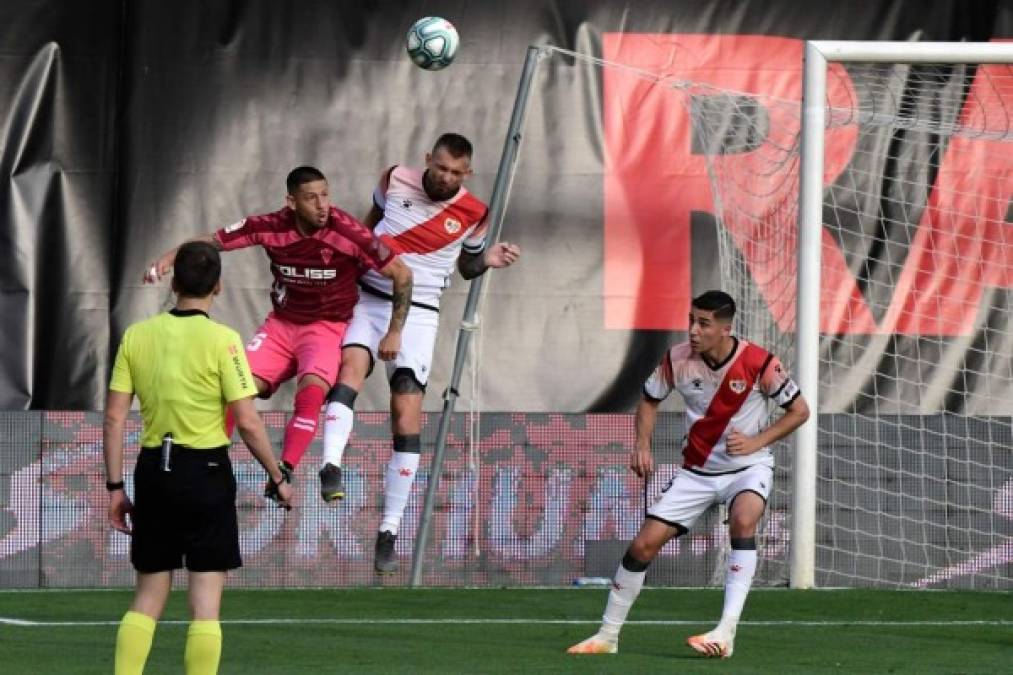 Fueron solo 45 minutos, los correspondientes a la segunda parte de aquel partido aplazado hace cinco meses y veintiséis días por los cánticos de un sector de la afición del Rayo hacía el ucraniano Román Zozulia, al que calificaron reiteradamente como 'puto nazi'.