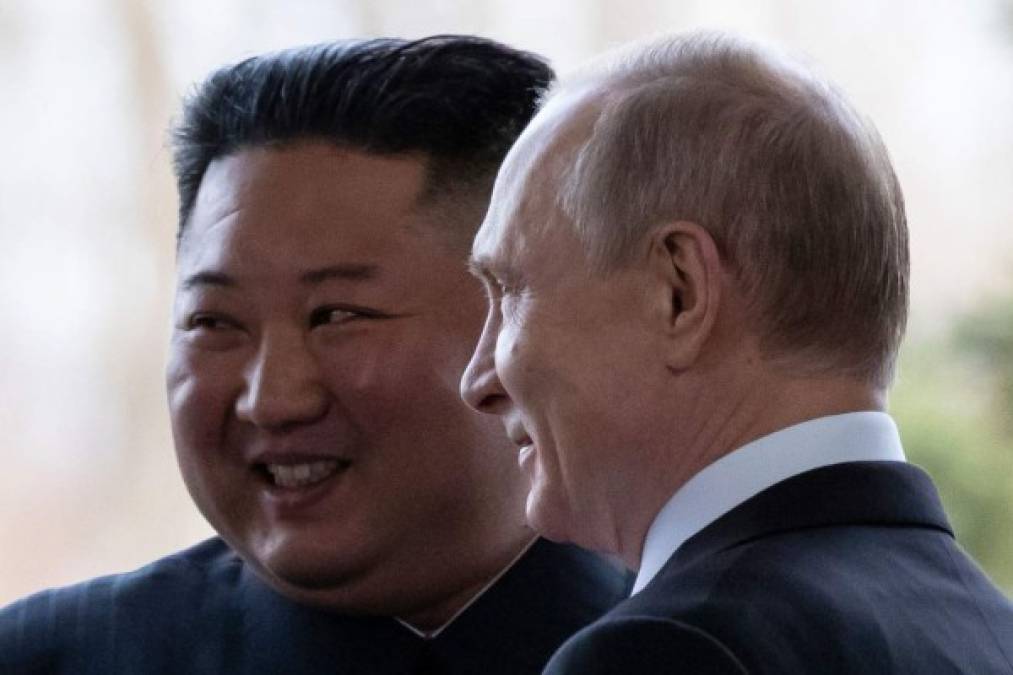 Moscú defiende un diálogo con Pyongyang sobre la base de una hoja de ruta definida por China y Rusia, país que ya solicitó la retirada de las sanciones internacionales, en tanto que Estados Unidos la acusó de ayudar a Corea del Norte a sortearlas.