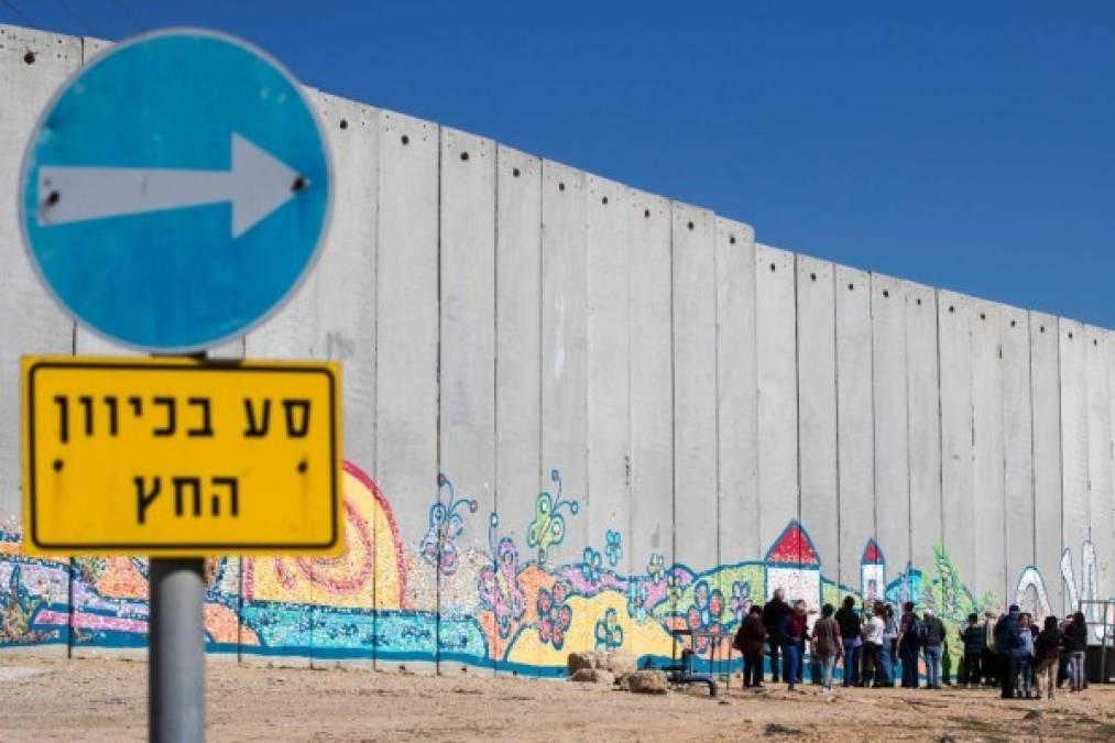 La Barrera israelí de Cisjordania es el muro que mandó a construir el Gobierno de Israel y que Trump busca copiar. Condenado por la ONU y La Haya, el muro afecta a medio millón de palestinos.