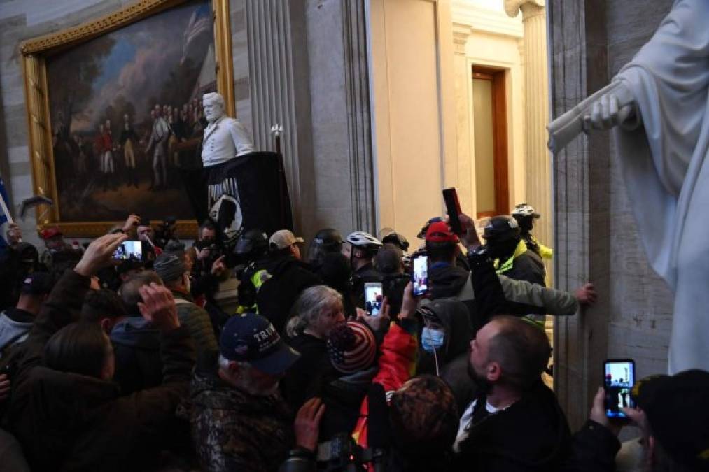 Momentos de tensión en el Capitolio de Washington D.C.