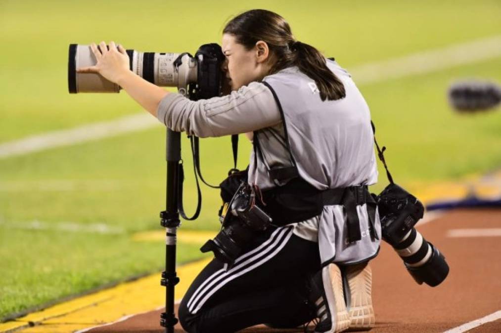 Esta camarógrafa fue otra de las que estuvo trabajando en el duelo Olimpia vs Seattle Sounders.