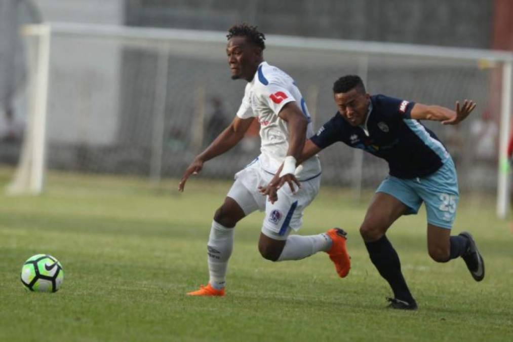 El técnico del Real de Minas, Raúl Cáceres, confirmó a Diario Diez que el jugador Bryan Acosta no seguirá en el equipo el próximo torneo.