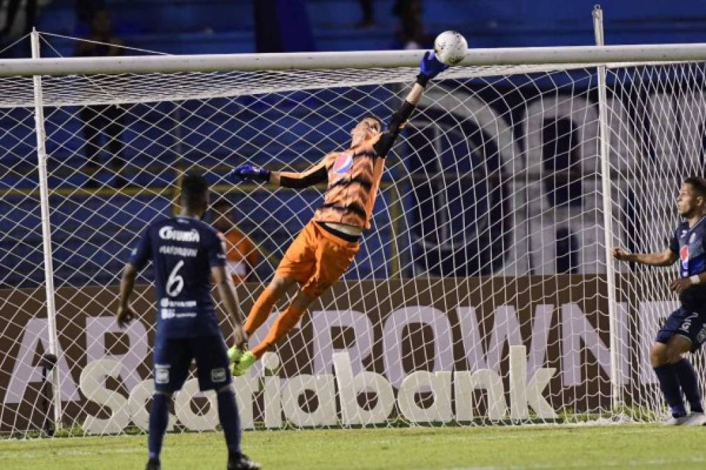 El portero argentino Jonathan Rougier salvó al Motagua en la segunda parte.Una vez más el cancerbero se lució bajo los tres palos.