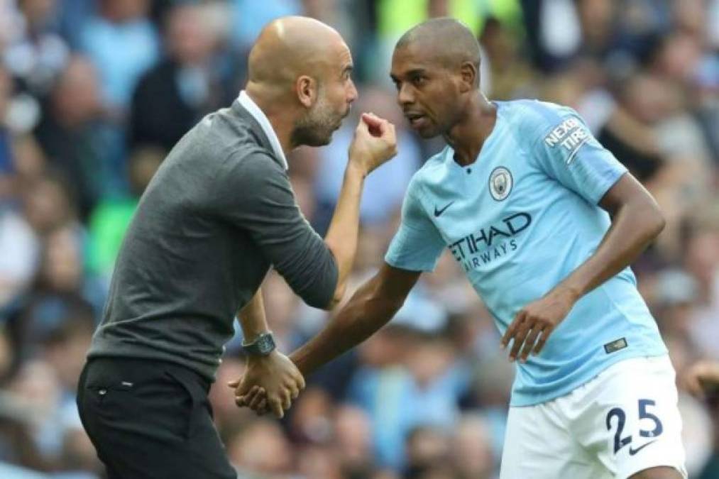 Fernandinho: El mediocampista brasileño de 34 años es uno de los que sería dado de baja en el Manchester City para la próxima campaña.