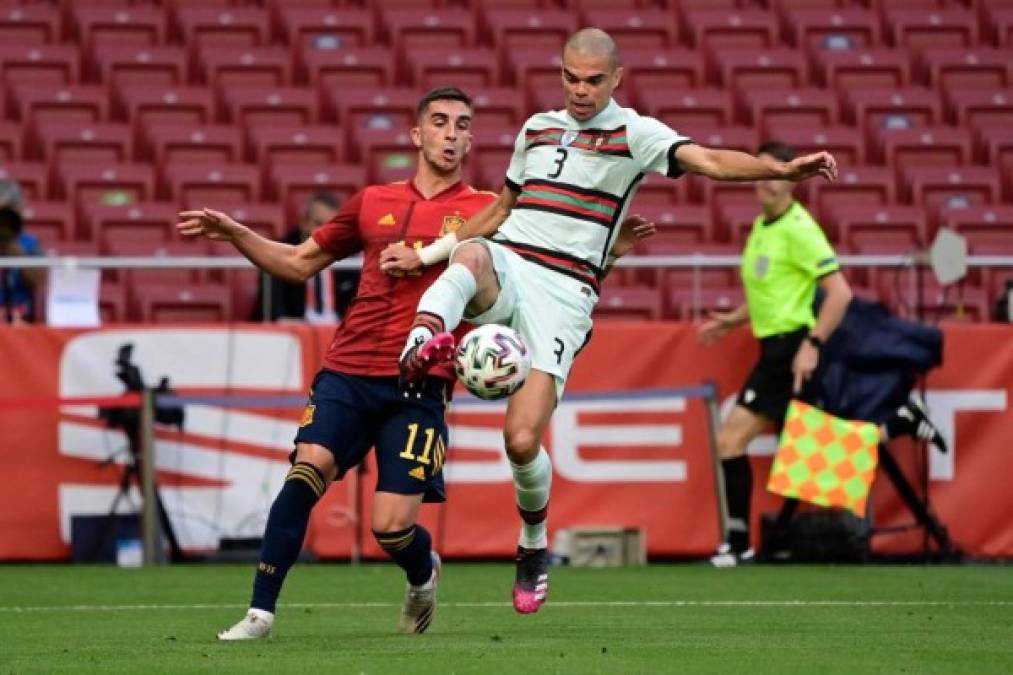 Képler Laverán Lima Ferreira, conocido deportivamente como Pepe, nació en Brasil y optó por jugar con la selección de Portugal. Foto AFP.