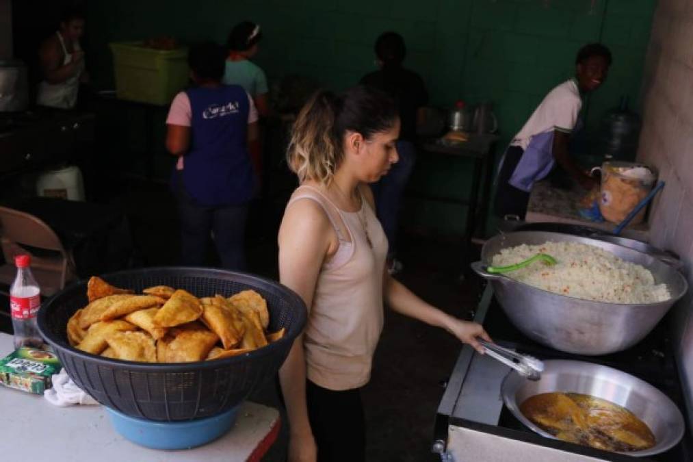 Venta de comida en el estadio del Marathón.