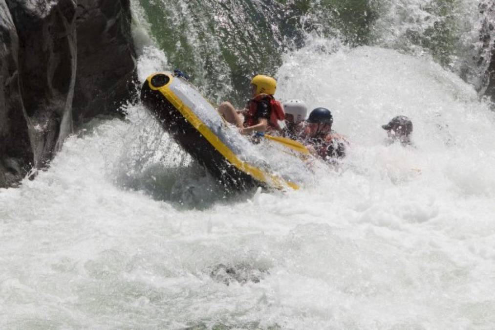 Pocas ciudades en el mundo comparten con La Ceiba la posibilidad de practicar el rafting a tan pocos kilómetros del centro de urbano. En menos de diez minutos en automóvil puedes cambiar de estar entre aires citadinos al punto de comenzar una aventura en balsa.<br/><br/>