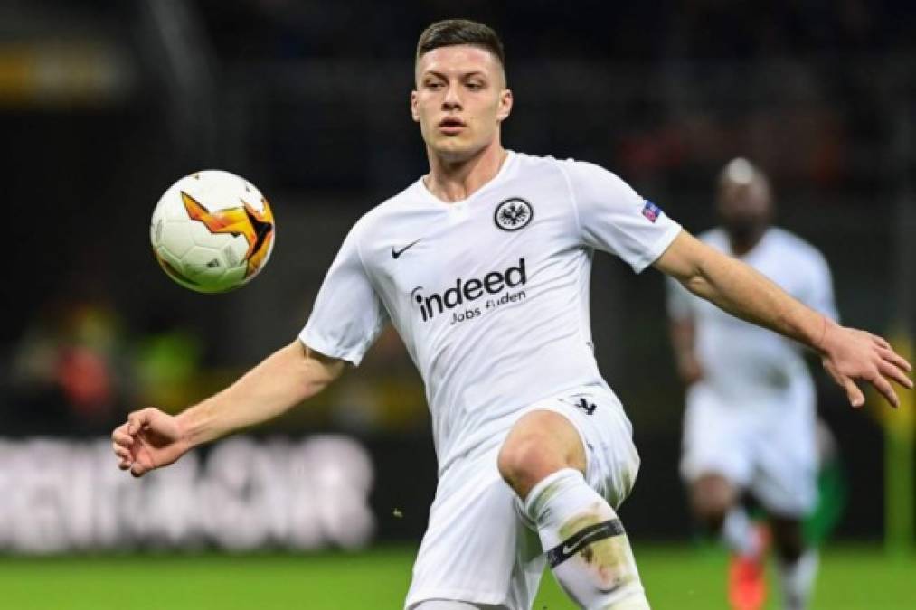 Luka Jović: Delantero serbio que brilla en el Eintracht Frankfurt de la Bundesliga de Alemania. Además del Real Madrid, lo pretende el Barcelona.