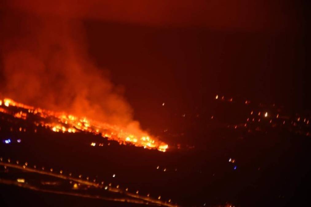 Según el presidente canario, Ángel Víctor Torres, el volcán Cumbre Vieja tendría entre 17 y 20 millones de metros cúbicos de lava. Por ello, la erupción continuará, alertó en un video publicado en Twitter.