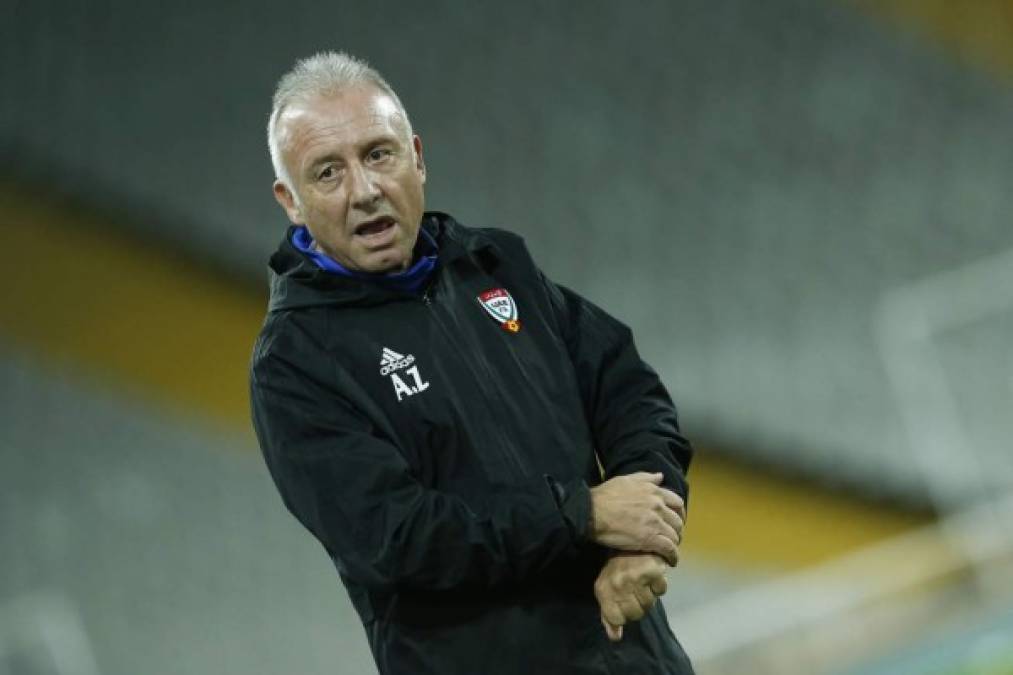 El italiano Alberto Zaccheroni, entrenador de Emiratos Árabes Unidos, durante el partido amistoso contra Honduras. Foto AFP