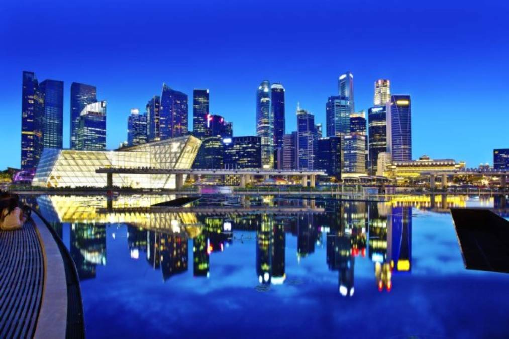 Singapur: Esta ciudad-Estado es en la actualidad la urbe más cara del mundo. Su crecimiento ha sido constante y espectacular en los últimos años. Además, por la fortaleza de su moneda junto con el alto costo de los automóviles y de los servicios.