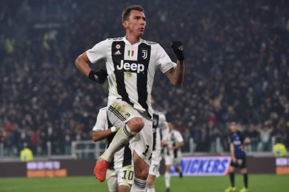 Mario Mandzukic: El delantero croata estaría saliendo de la Juventus y su posible nuesvo destino estaría en Alemania o China. Según La Gazzetta dello Sport, el delantero tiene pie y medio fuera de la Juve. El Borussia Dortmund lo pretende.