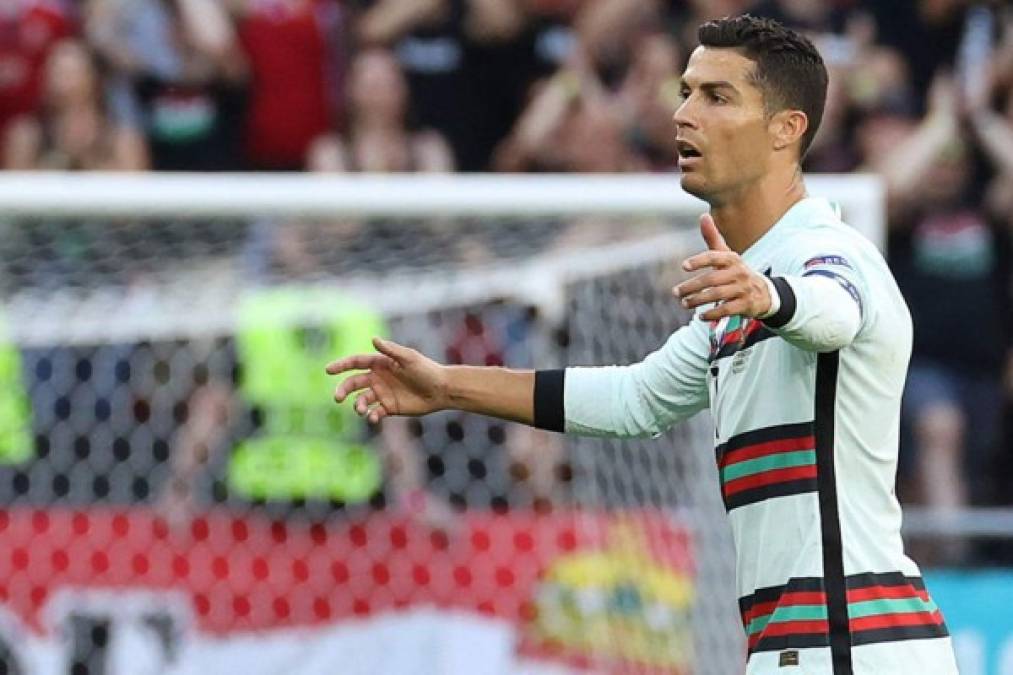 Cristiano Ronaldo se fue molesto en el primer tiempo ya que no lograba anotarle a Hungría.