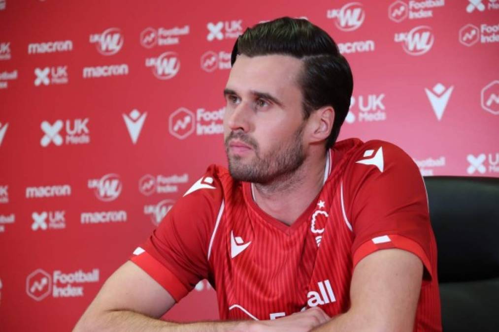 El Nottingham Forest ha firmado el contrato de Carl Jenkinson, procedente del Arsenal, por 3 años.