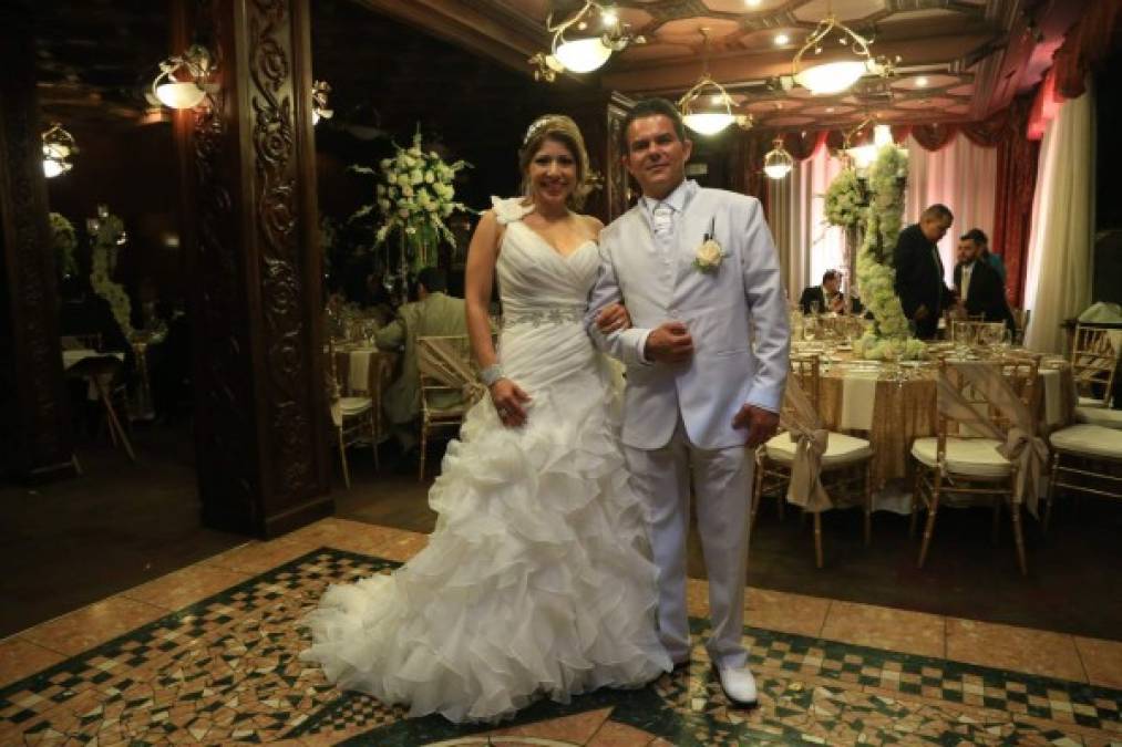 Sobeida & Mardoqueo <br/>La boda Morales Verde se celebró en una íntima recepción donde acudió un selecto grupo de allegados. La pareja tenía varios años juntos.