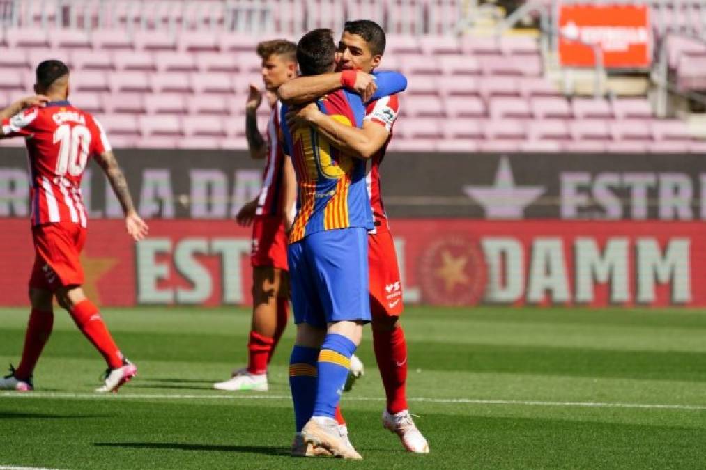 El momento esperado. El emotivo reencuentro entre Lionel Messi y Luis Suárez. Amigos y rivales.