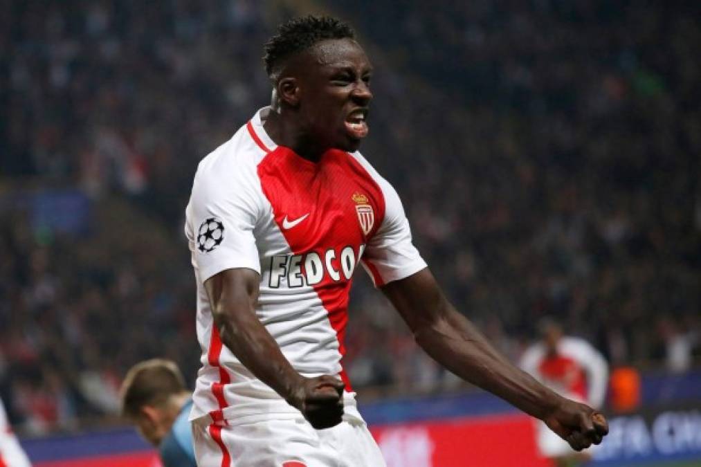 El Liverpool pretende el fichaje de Benjamin Mendy para reforzar su flanco izquierdo. El lateral del Mónaco ha realizado una fantástica temporada y el conjunto inglés está dispuesto a hacer un esfuerzo para hacerse con sus servicios, aunque no será nada fácil. Si finalmente no se pudiera concretar su fichaje, el Liverpool iría a por el defensa del Fulham Ryan Sessegnon.