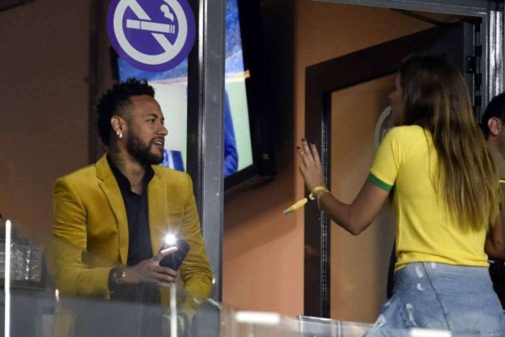Neymar estuvo en el palco VIP del estadio Mineirao, muy bien acompañado.