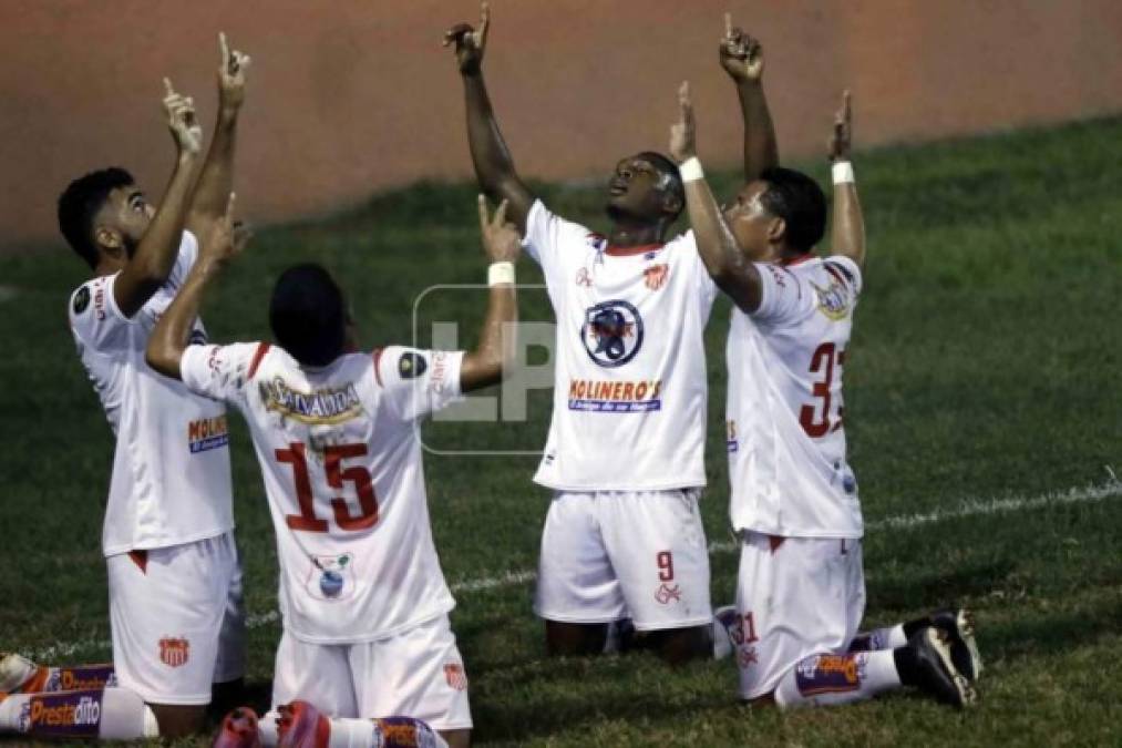 Los jugadores del Vida celebrando el 0-1 ante Honduras Progreso.