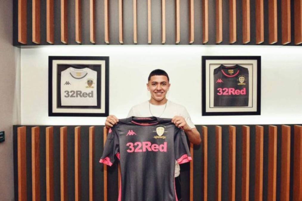 El Leeds United ha fichado al extremo inglés Ian Poveda . Firma hasta junio de 2024.