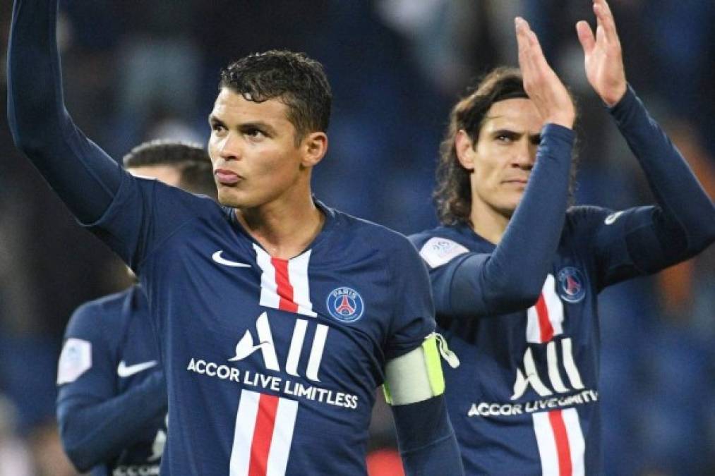 Según informa Gianluca Di Marzio, el PSG ha llegado a un acuerdo con Thiago Silva y Edinson Cavani para que extiendan su contrato hasta el mes de agosto, para que disputen la fase decisiva de la UEFA Champions League. El conjunto parisino es uno de los favoritos a ganar el título.