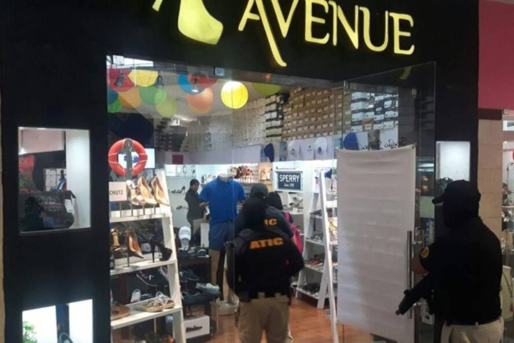 Tres tiendas de ropa fueron allanadas en dos centros comerciales de San Pedro Sula.
