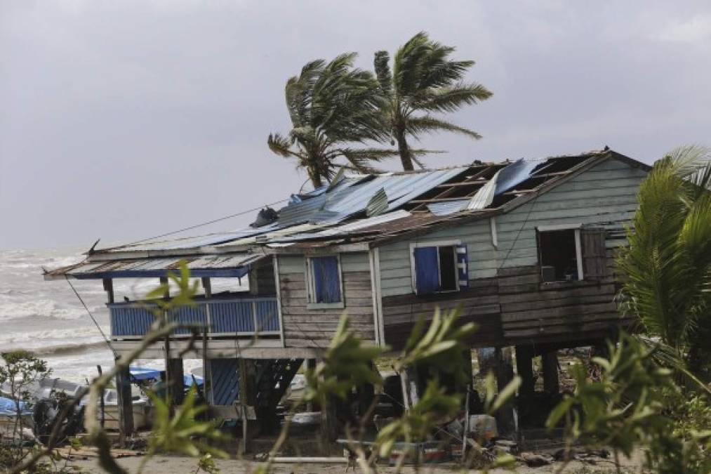 El norte de Nicaragua comienza a sentir los efectos del monstruoso huracán Iota, que se acerca velozmente con poderosos vientos y lluvias hacia la misma región donde tocó tierra hace 13 días el huracán Eta.