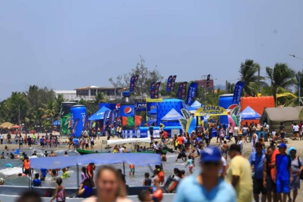 Restaurantes y hoteles permanecieron abarrotados.